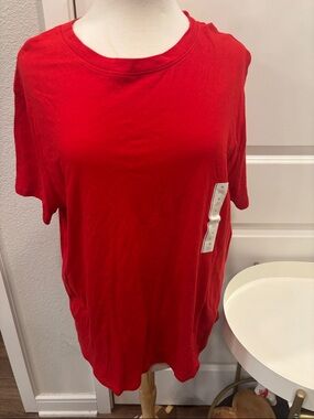 NWT Women's Red Short-Sleeve Crewneck Tee